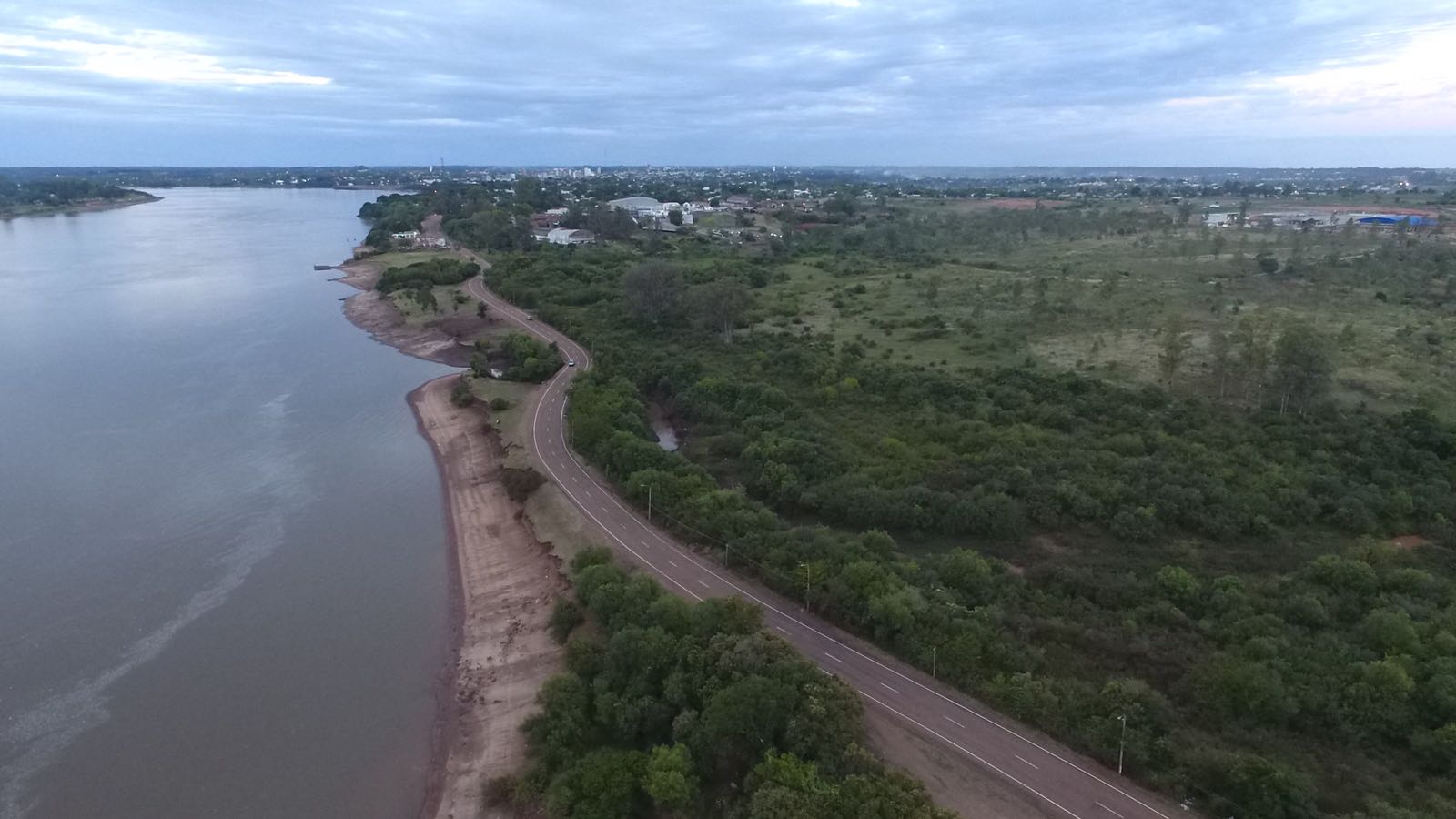 Intendente visitó las obras de mejoras realizadas en Costanera Sur