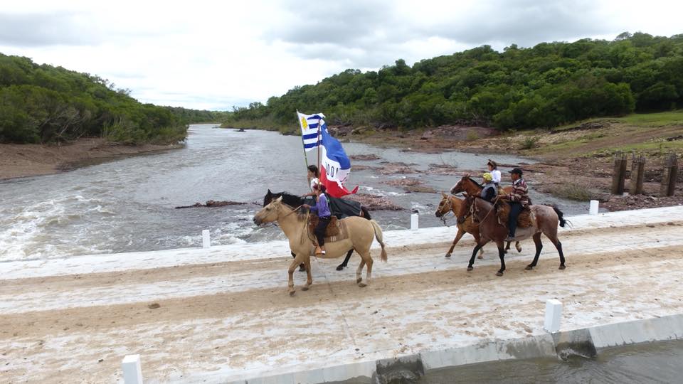 Vecinos de la zona catalogaron como histórica la obra en el Paso Nuevo sobre el río Arapey