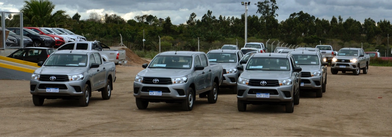 Otras diez camionetas Toyota Hilux llegaron para la Intendencia de Salto