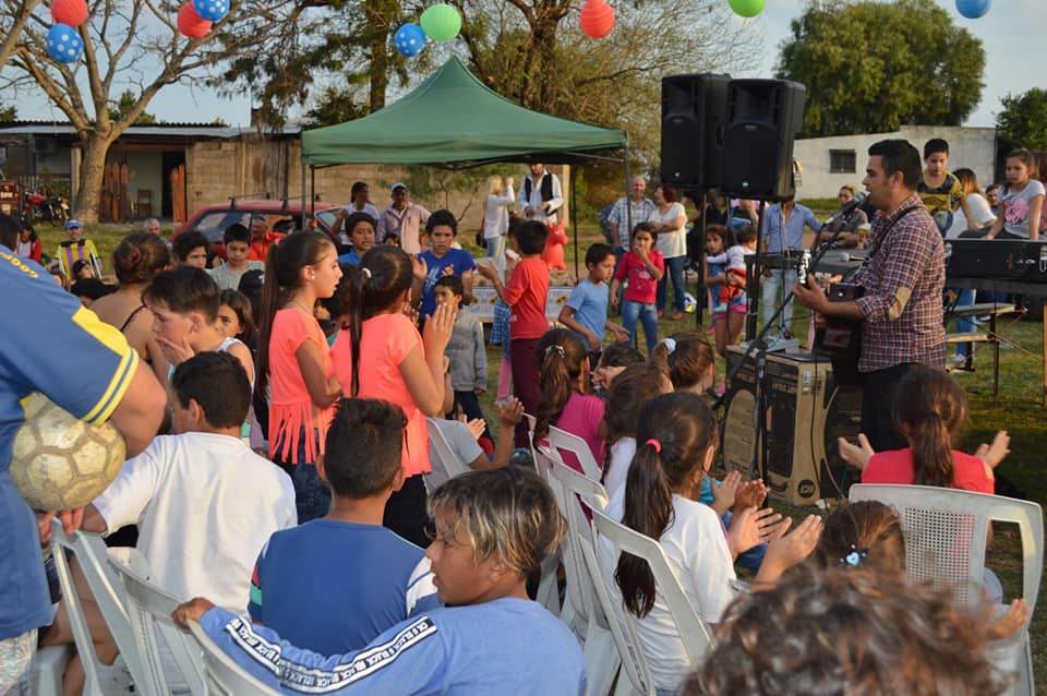 Celebrando con niños y niñas su día (Dr. Álvaro Lima)