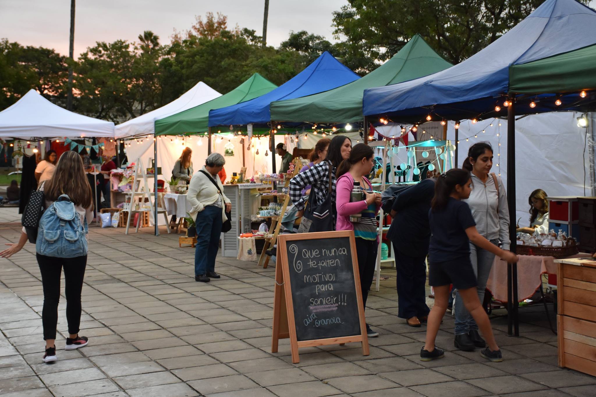 Expo Feria Primavera de la Comunidad Emprendedora en la Plaza Treinta y Tres