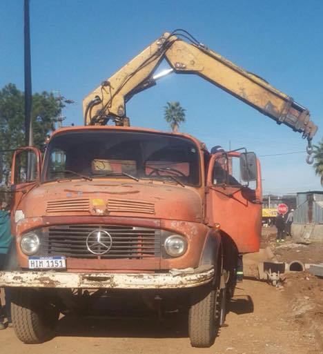 Vuelco de camión de Alumbrado Público