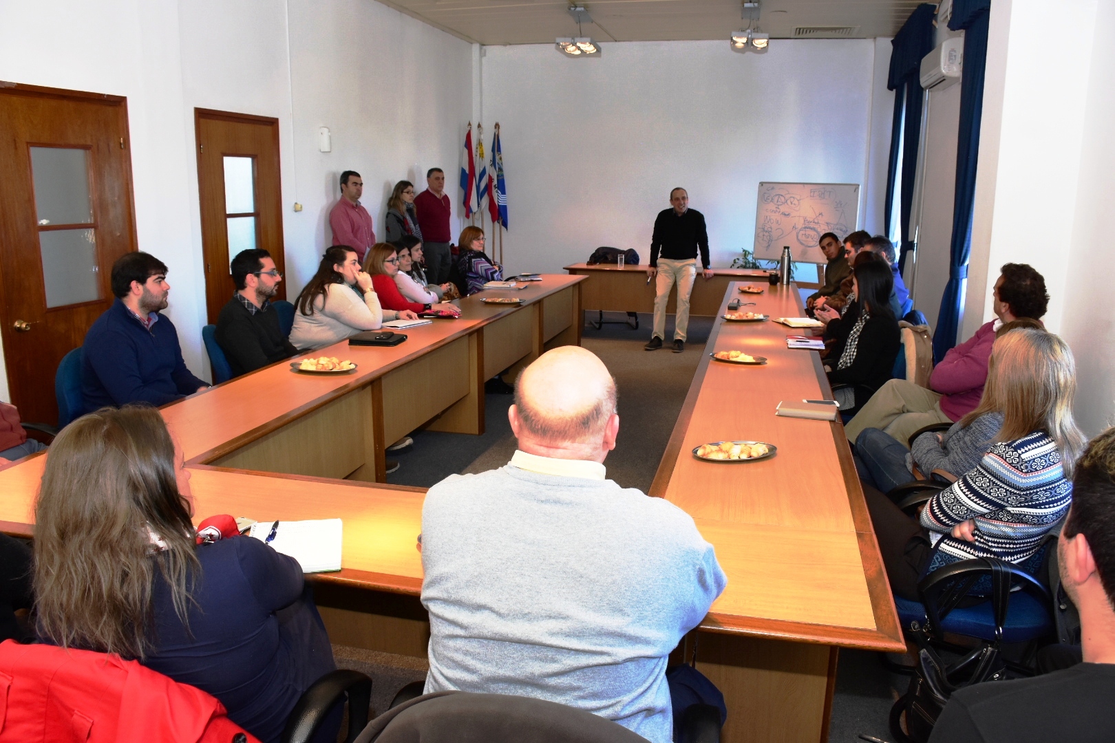 Charla para empresarios sobre “salario emocional”