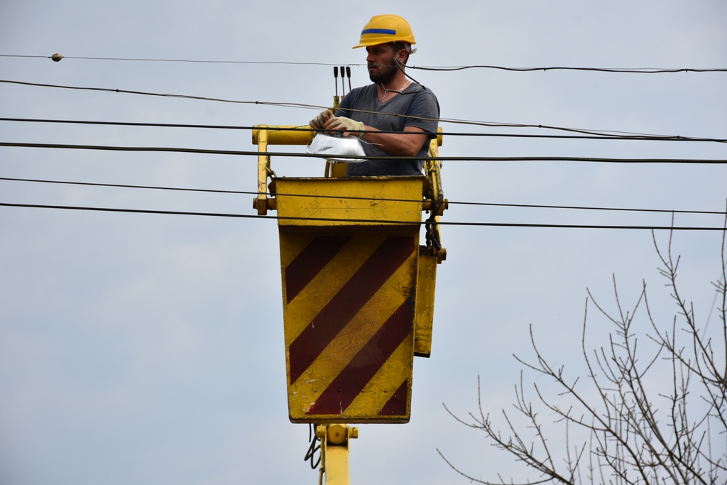 Comenzó la instalación de lámparas LED (Por el Dr. Álvaro Lima)