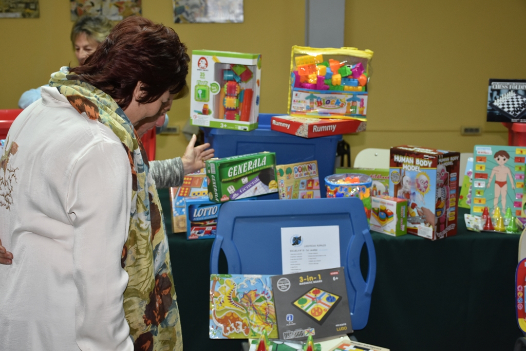 Intendencia donó libros a la Asociación de Amigos de la Escuela Pública