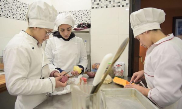 Estudiantes de Gastronomía de UTU-Salto presentaron calendario de recetas saludables