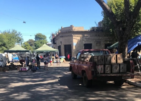 FERIA EN PLAZA DE DEPORTES FUNCIONARÁ EL DOMINGO DE 8 A 12 HORAS SOLO CON PUESTOS DE ALIMENTOS