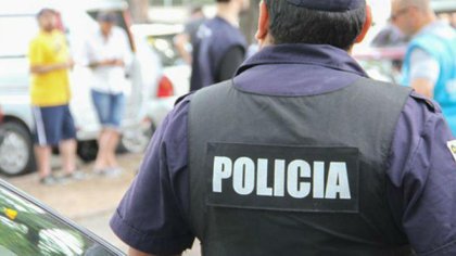 FALSOS POLICÍAS AGREDEN A UN HOMBRE EN TROPEZÓN Y SON DETENIDOS